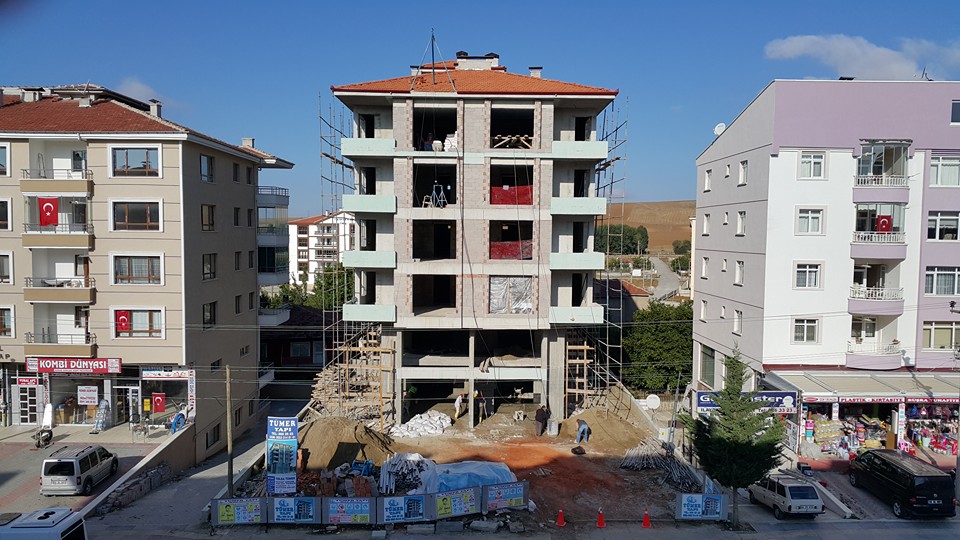 İNŞAAT HİZMETLERİ:  Tümer Yapı olarak 2015 yılından itibaren siz değerli müşterimize hizmet vermekteyiz. Kaliteli, modern, tasarım farklarını yaşadığınız, kazandıran, yaşamaktan zevk aldığınız projeler üretiyoruz. Yüksek kalite ile yoğun bir mühendislik-mimarlık becerisini birleştirerek kullanışlı yaşam alanları tasarlamış ve uygulamaya geçirmiş bulunuyoruz. Uygulamalarımızda en kısa sürede en optimum çözümler üretip gerekli izinler ile tamamlayıp sorunsuz teslim etme disiplininden asla taviz vermedik. Sorunsuz bir hizmet için Tümer Yapı ...